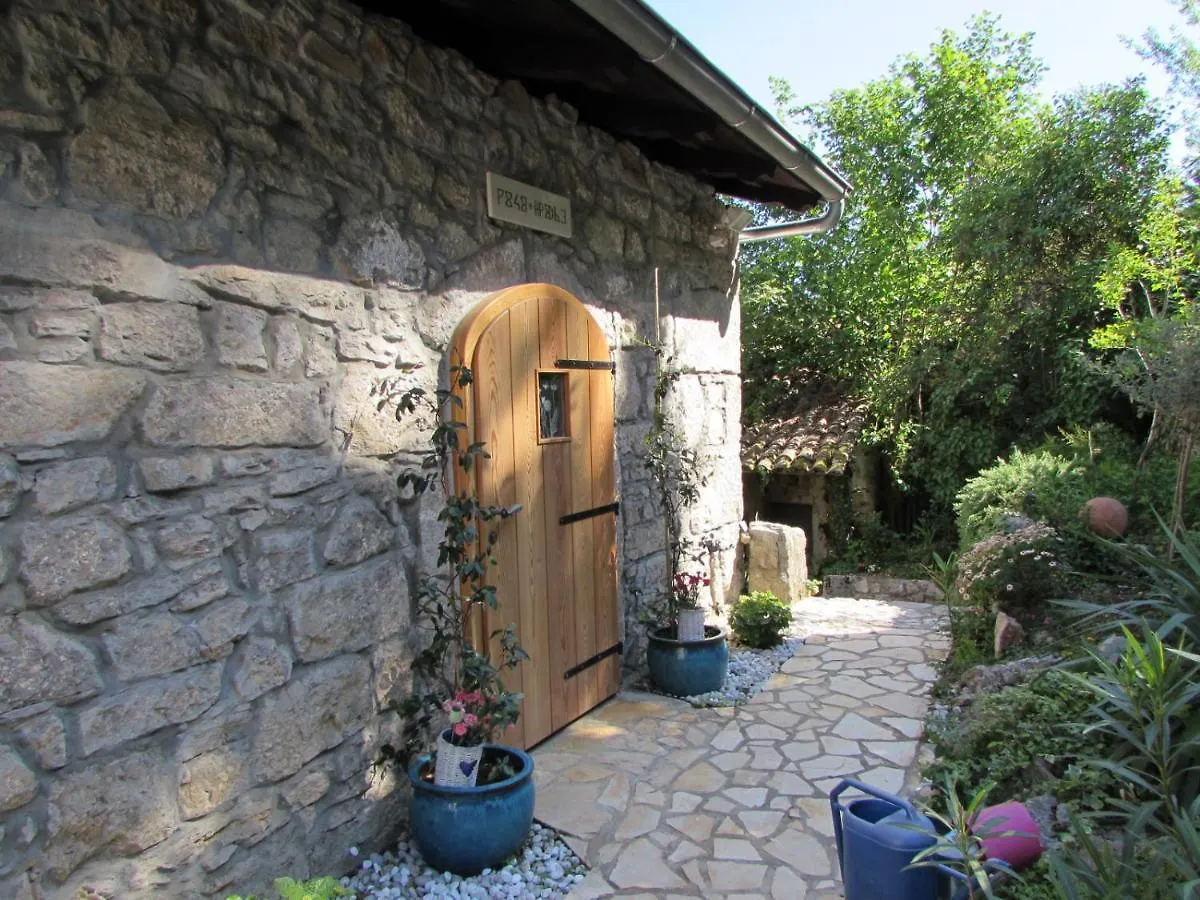 Castella Villa Poljane 0*,