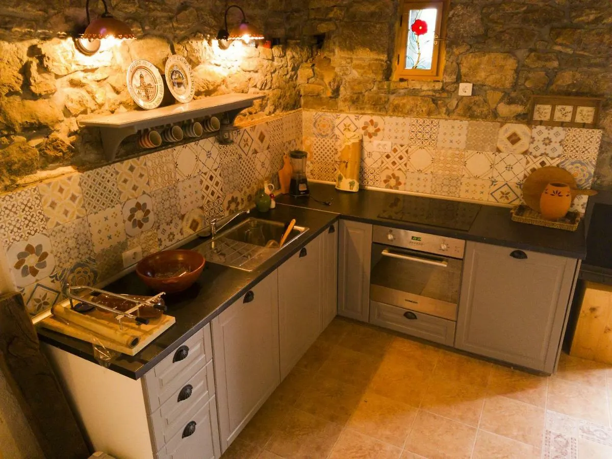 Castella Villa Poljane